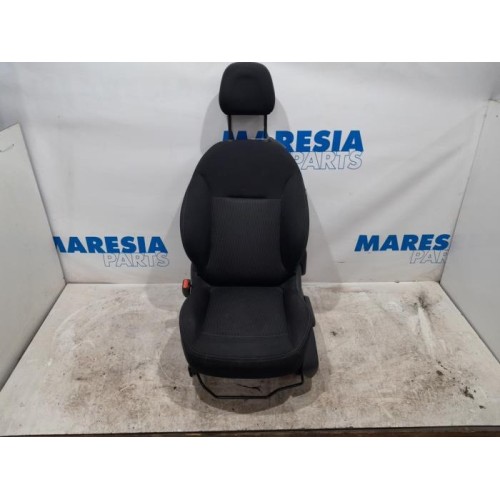 Peugeot - 208 - Sitz links