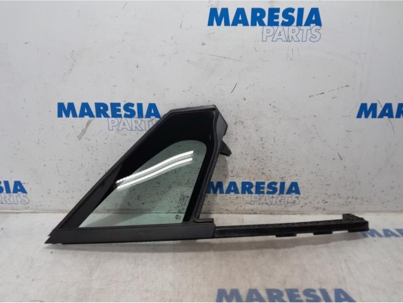 Peugeot - 208 - Quarter light, front right