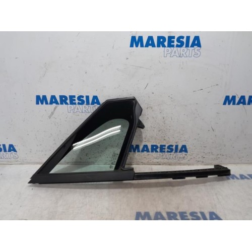 Peugeot - 208 - Quarter light, front right