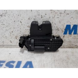 Peugeot - 208 - Tailgate lock mechanism