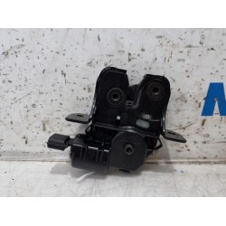 Renault - Clio - Tailgate lock mechanism