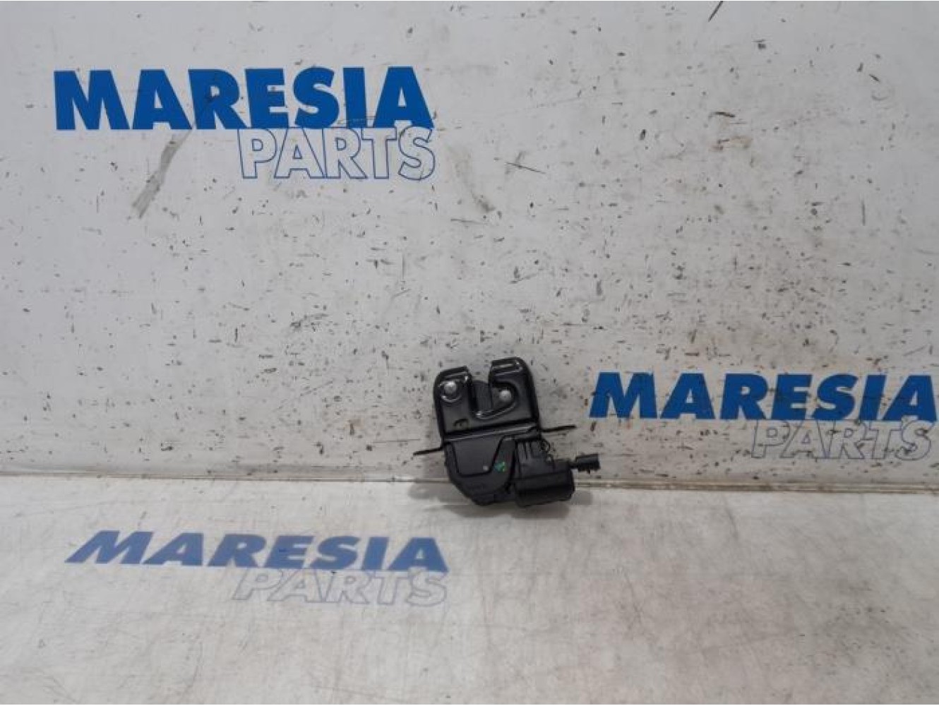 Renault - Clio - Tailgate lock mechanism