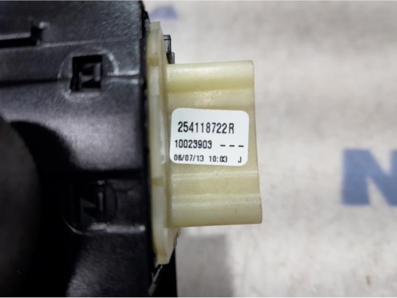 Renault - Clio - Electric window switch