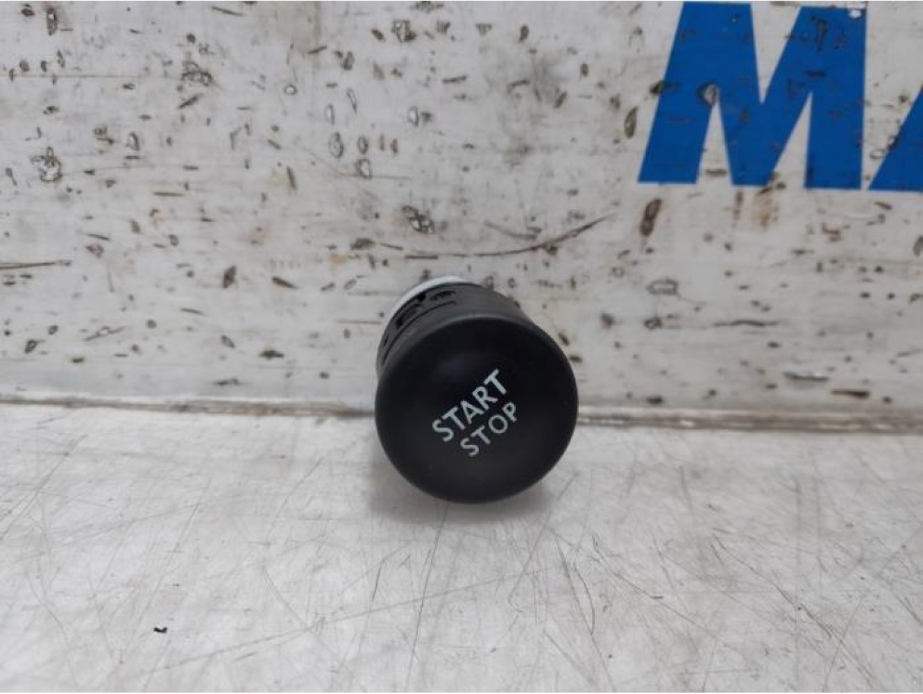 Renault - Clio - Start/stop switch