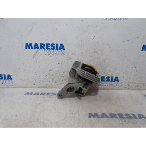 Renault - Grand Scenic - Engine mount