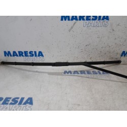 Renault - Grand Scenic - Front wiper arm