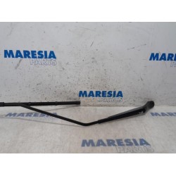 Renault - Grand Scenic - Front wiper arm