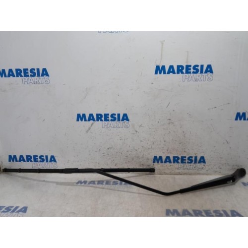 Renault - Grand Scenic - Front wiper arm