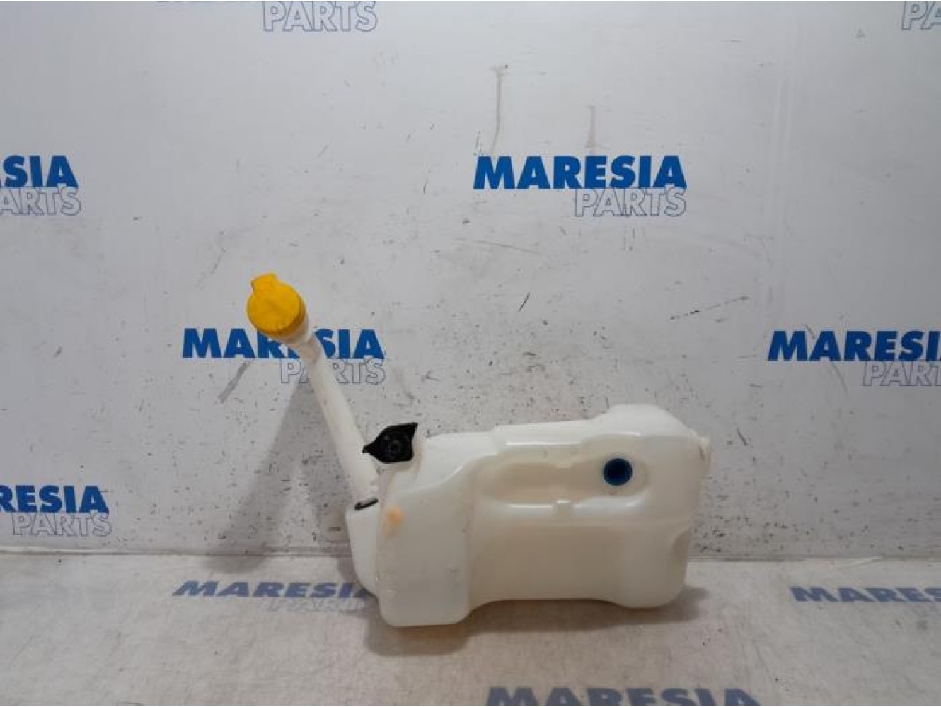 Renault - Grand Scenic - Front windscreen washer reservoir
