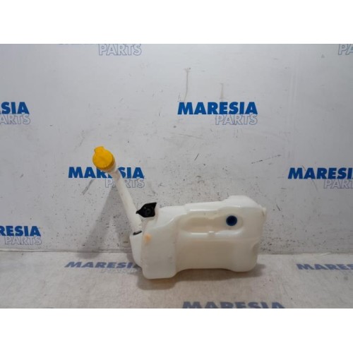 Renault - Grand Scenic - Front windscreen washer reservoir