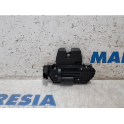 Peugeot - 208 - Tailgate lock mechanism