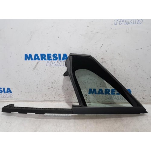 Peugeot - 208 - Quarter light, front left