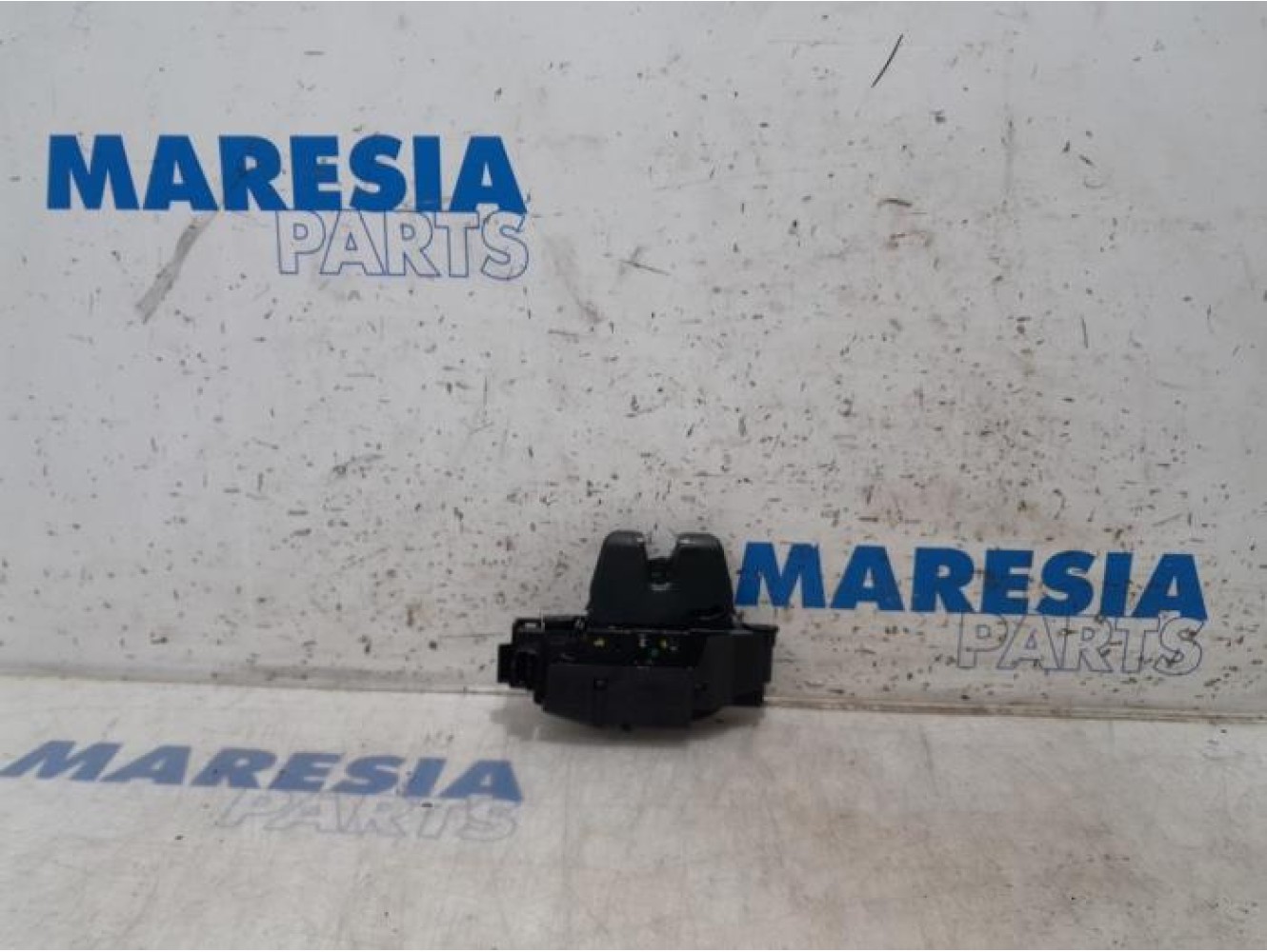 Peugeot - 308 - Tailgate lock mechanism