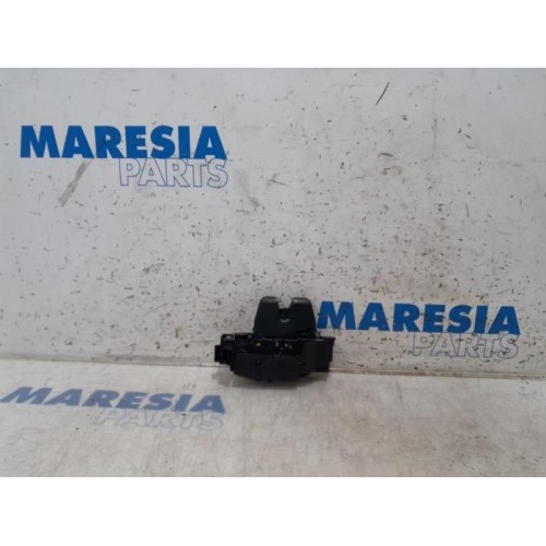 Peugeot - 308 - Tailgate lock mechanism