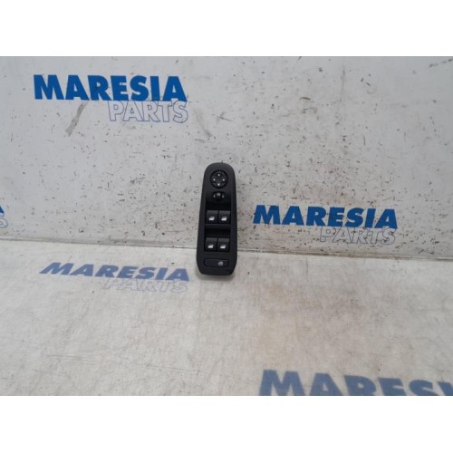 Peugeot - 308 - Multi-functional window switch