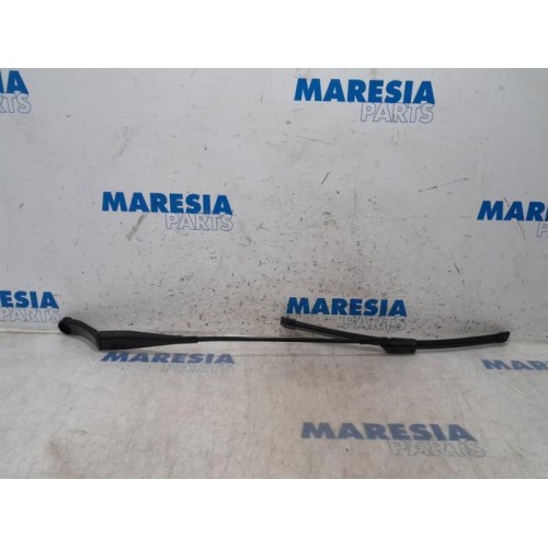 Peugeot - 308 - Front wiper arm