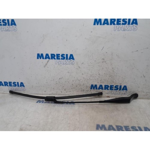 Peugeot - 208 - Front wiper arm