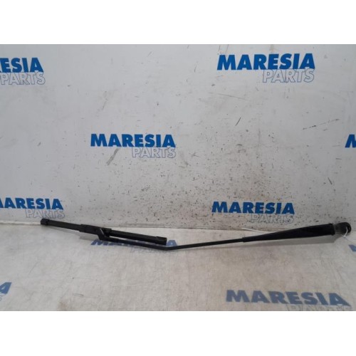 Peugeot - 208 - Front wiper arm