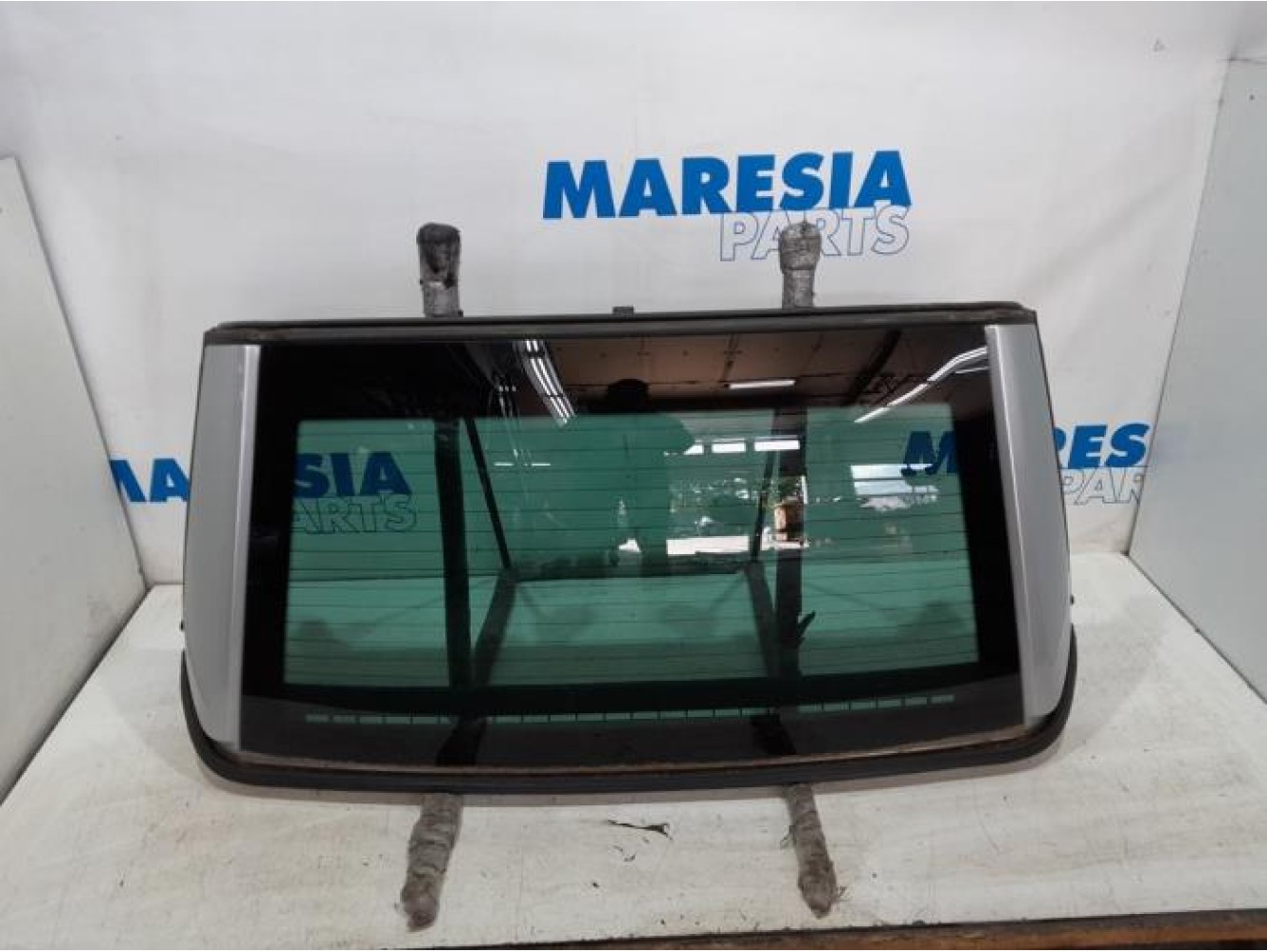 Peugeot - 207 - Rear window