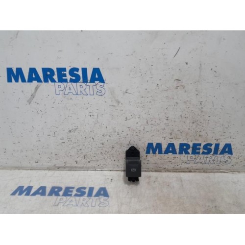 Renault - Grand Scenic - Parking brake switch