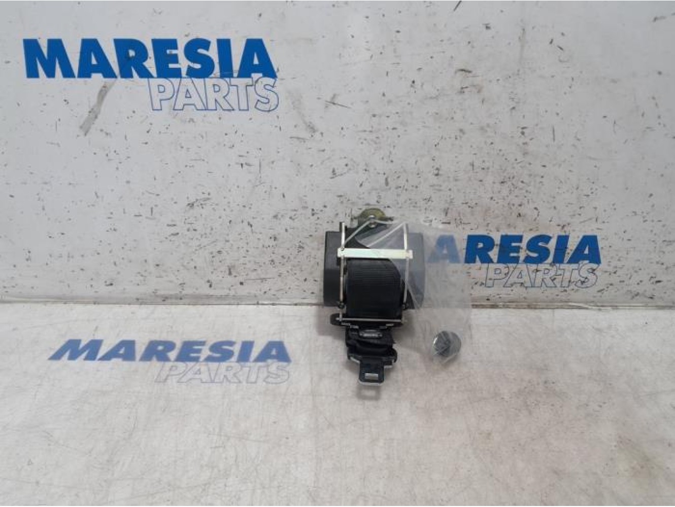 Renault - Grand Scenic - Rear seatbelt, centre