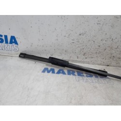 Renault - Captur - Front wiper arm