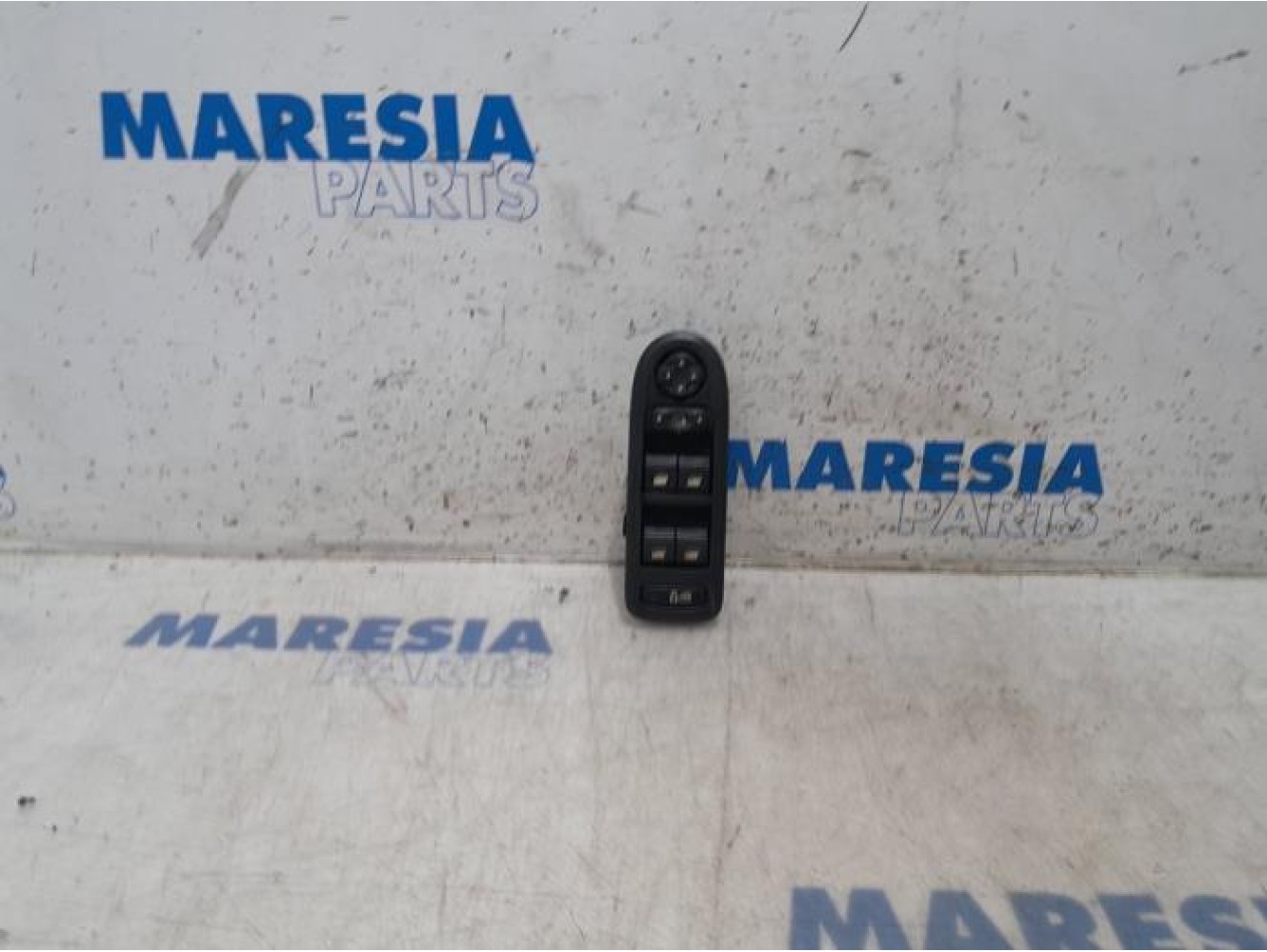 Peugeot - 308 - Multi-functional window switch