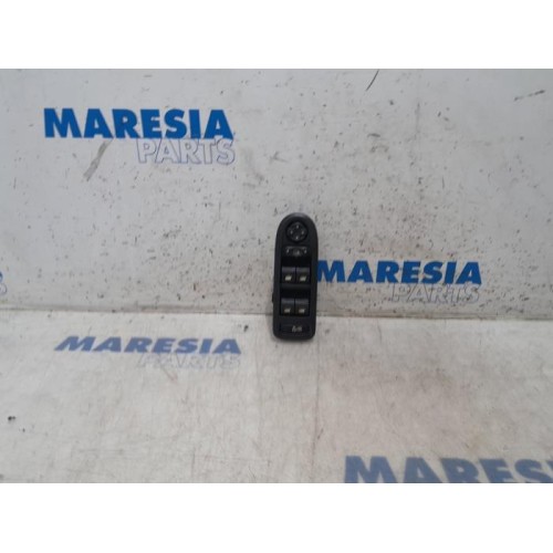 Peugeot - 308 - Multi-functional window switch