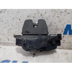 Peugeot - 308 - Tailgate lock mechanism