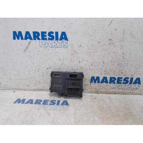 Renault - Captur - Card reader (lock)