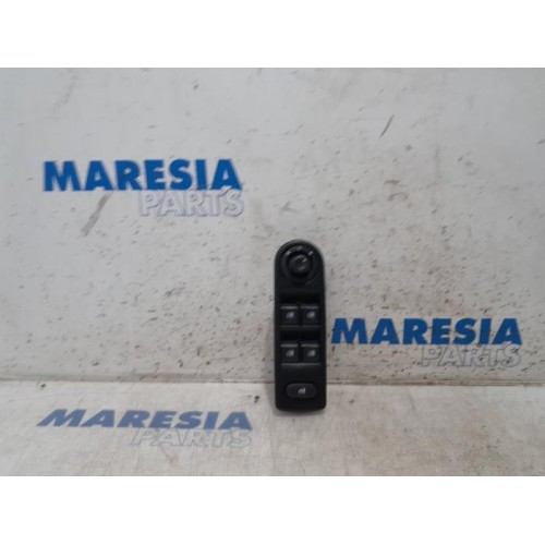 Renault - Captur - Multi-functional window switch