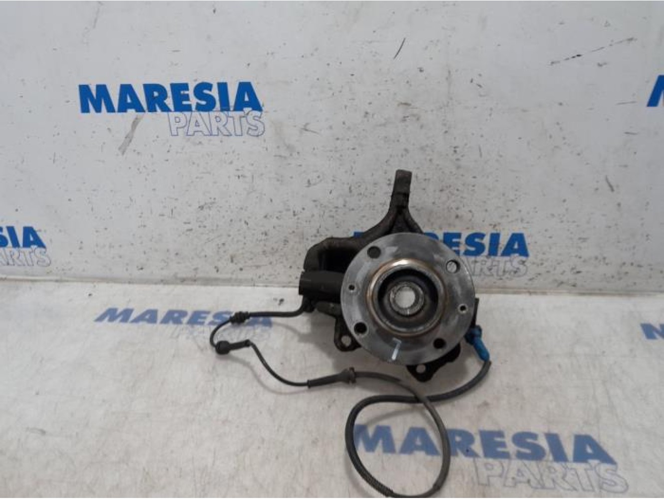 Peugeot - 207 - Fusee links-voor
