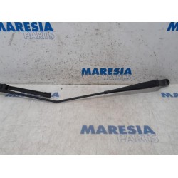 Peugeot - 207 - Front wiper arm