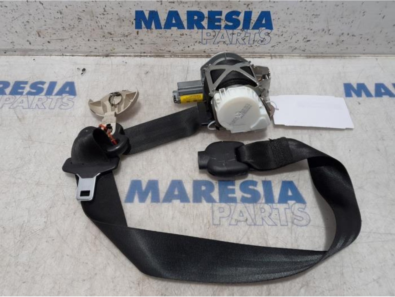 Fiat - 500 - Front seatbelt, left