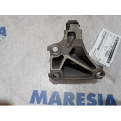 Renault - Trafic - Engine mount