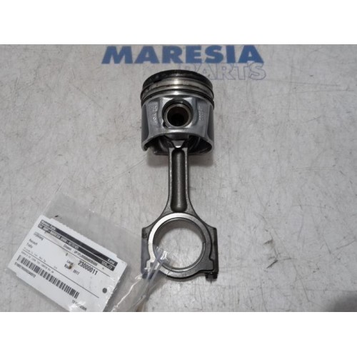 Renault - Trafic - Connecting rod