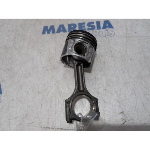 Renault - Trafic - Connecting rod