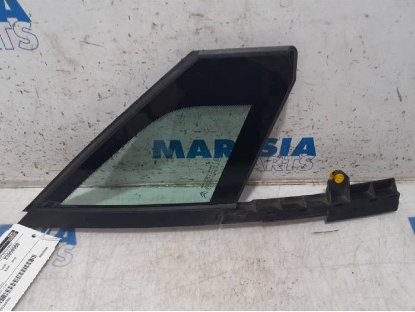 Citroen - C5 - Quarter light, front right