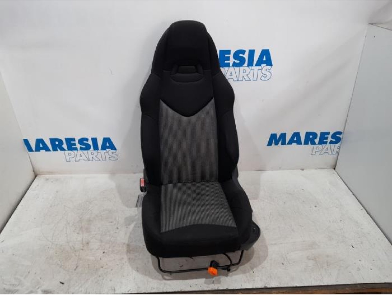 Peugeot - 308 - Sitz links