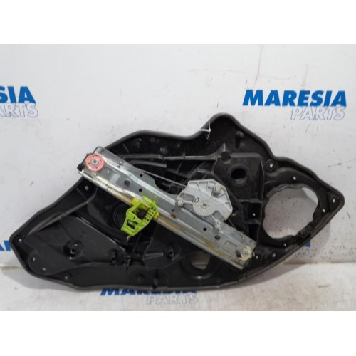 Alfa Romeo - Giulietta - Rear door window mechanism 4-door, right