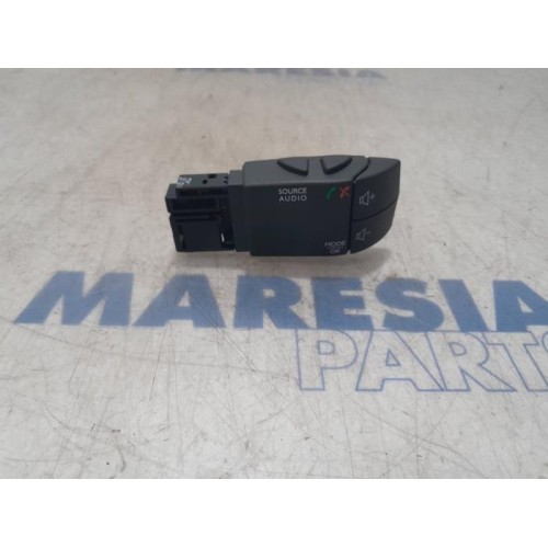 Renault - Captur - Commande radio volant