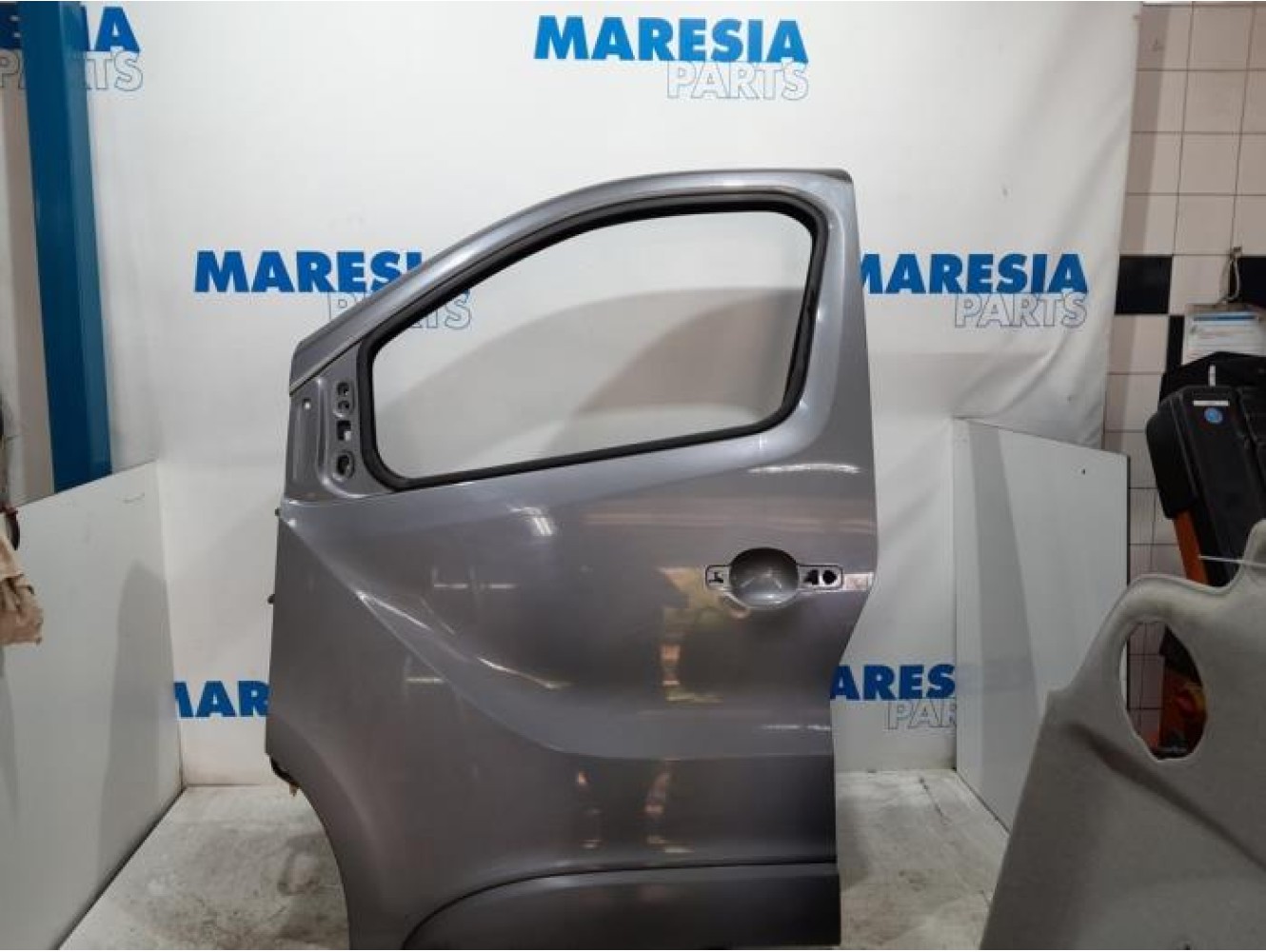 Opel - Vivaro - Portier 2Deurs links