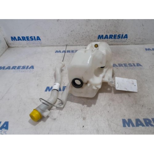 Alfa Romeo - Giulietta - Front windscreen washer reservoir
