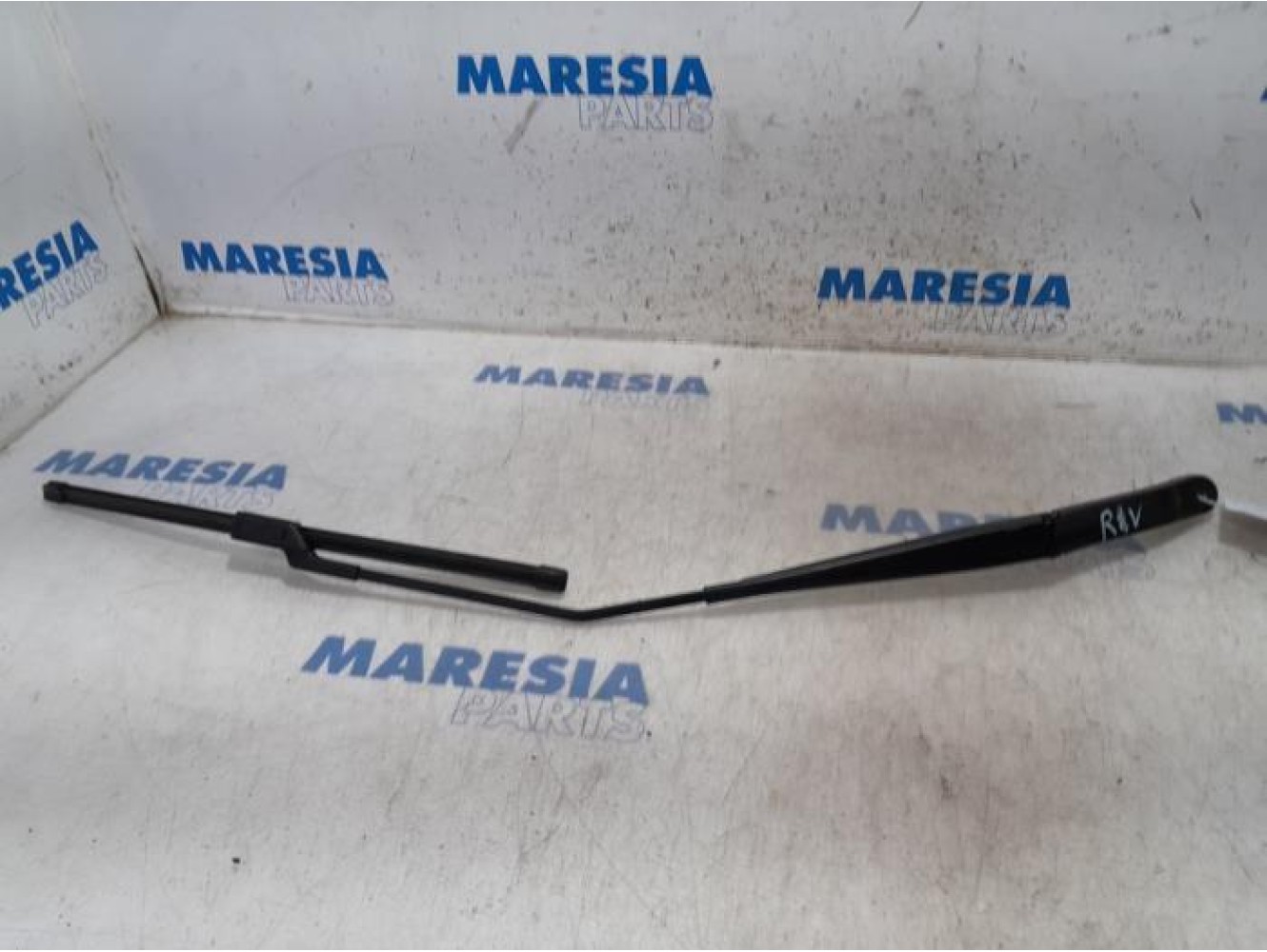 Alfa Romeo - Giulietta - Front wiper arm