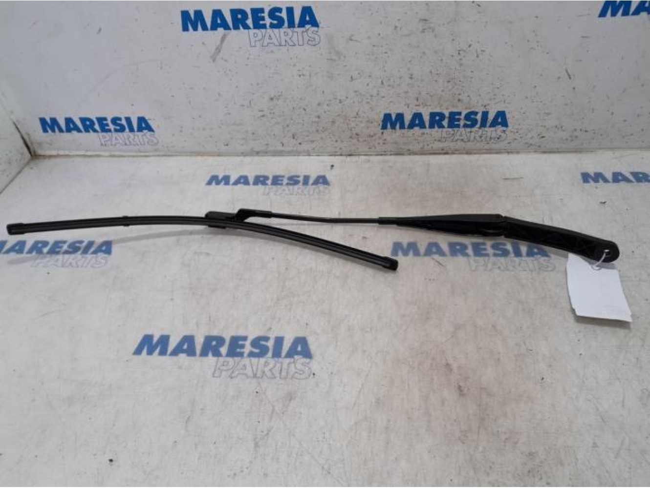 Alfa Romeo - Giulietta - Front wiper arm