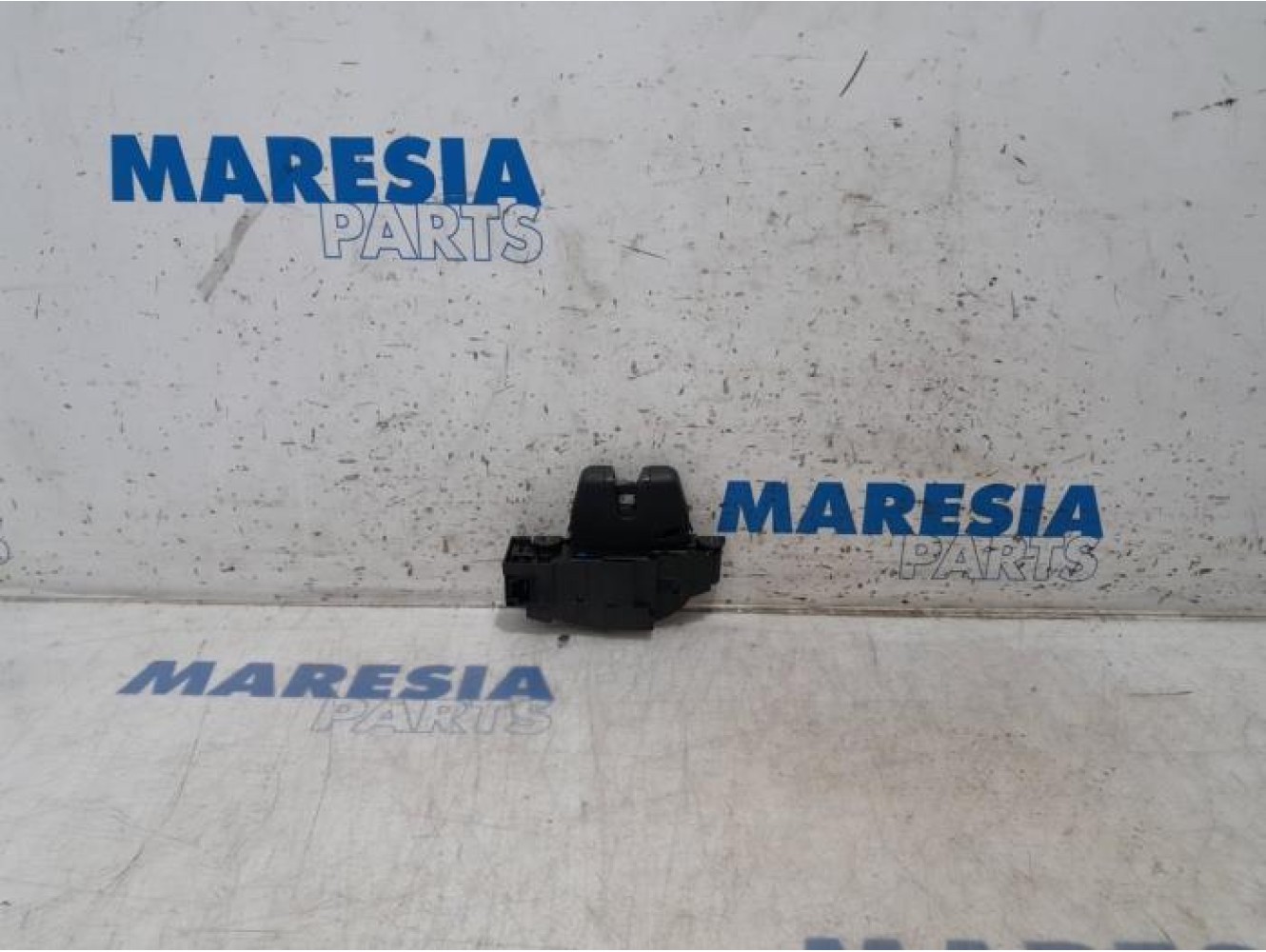 Citroen - C5 - Tailgate lock mechanism
