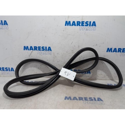 Alfa Romeo - Giulietta - Front door seal 4-door, right