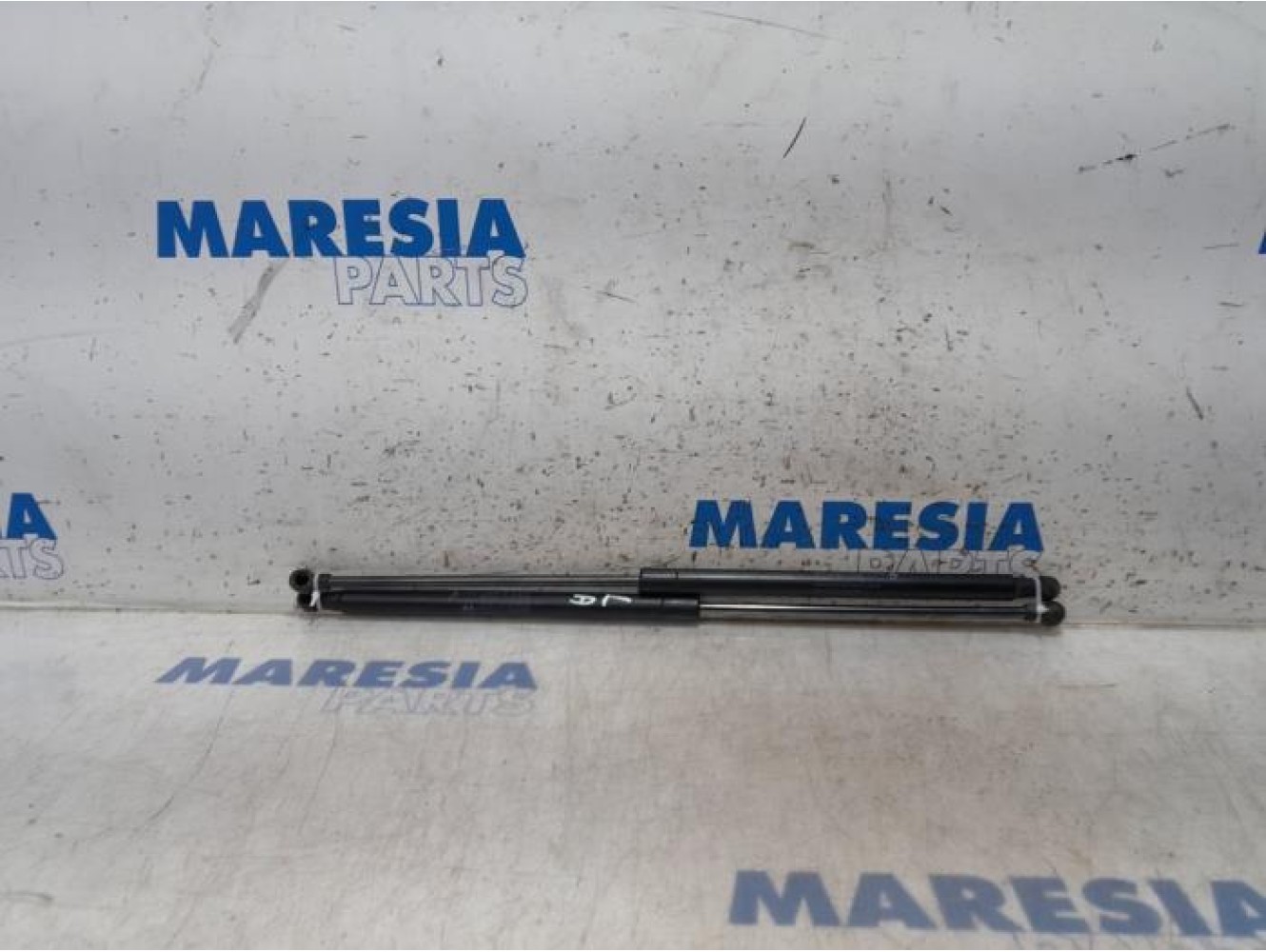 Alfa Romeo - Giulietta - Set of tailgate gas struts