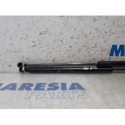 Alfa Romeo - Giulietta - Set of tailgate gas struts