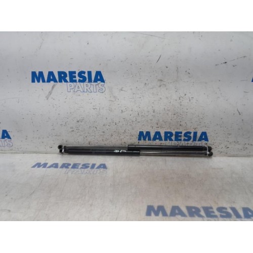 Alfa Romeo - Giulietta - Set of tailgate gas struts